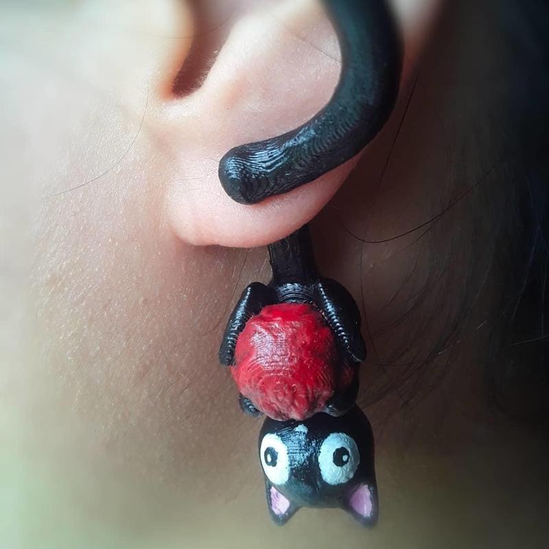 Cat earrings hanging from the tail