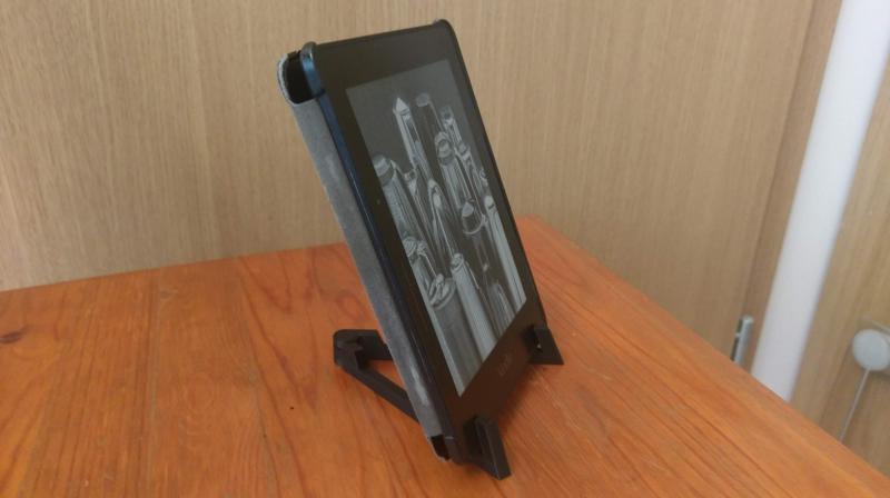 Foldable phone / tablet stand