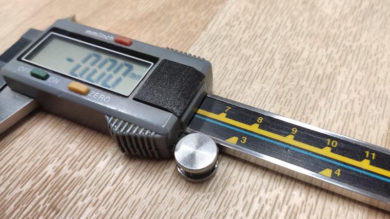 Caliper KINEX - battery cover / Posuvné měřítko KINEX - kryt baterie