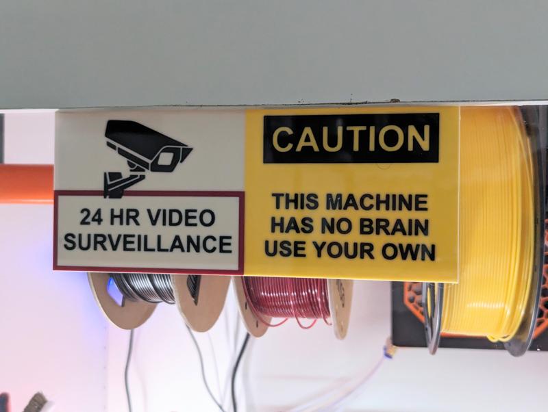 Important information sign for 3D printers / Wichtiges Hinweisschild für 3D-Drucker :)