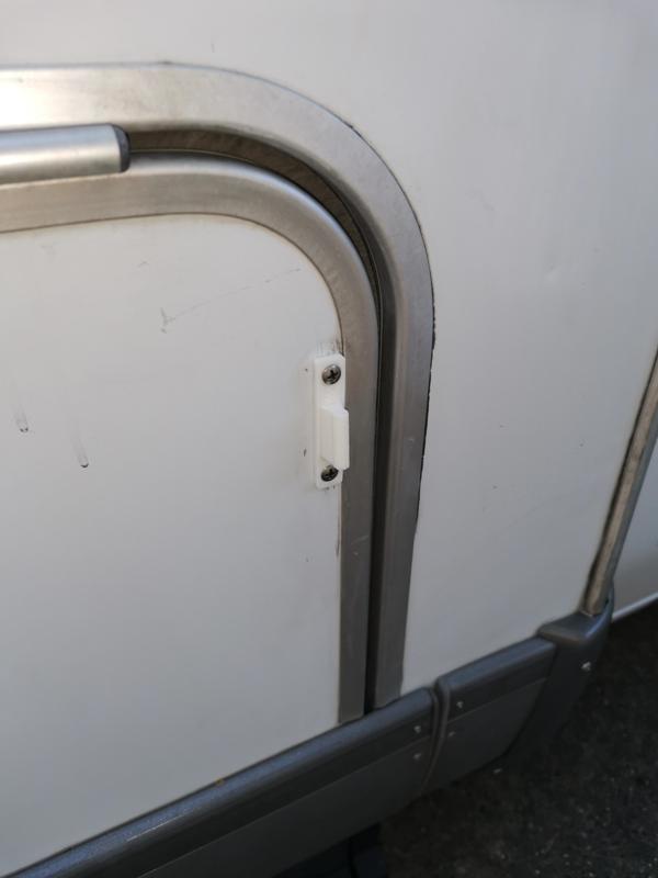 Hymer CS494 Feststeller für Staufachklappe