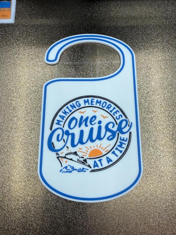 MAKING MEMORIES ONE CRUISE AT A TIME DOOR HANGER