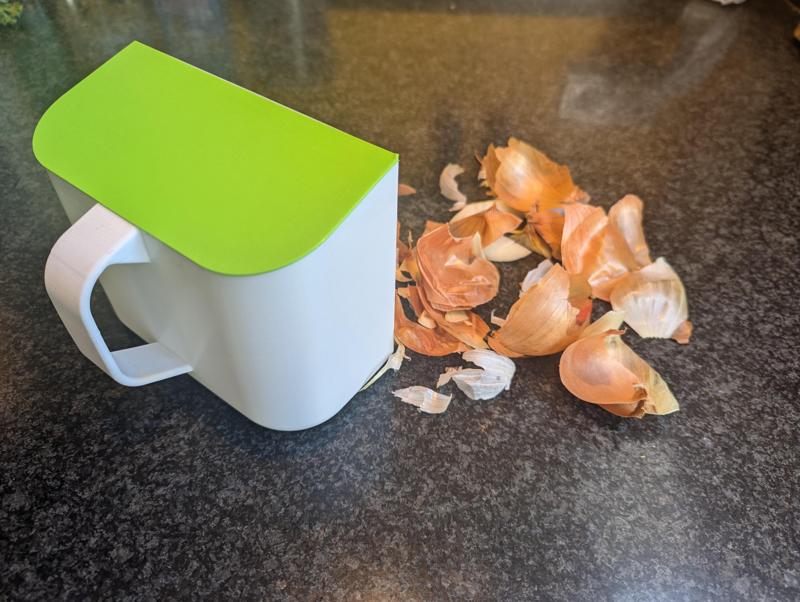 Kitchen counter cleaner - bin for food scraps