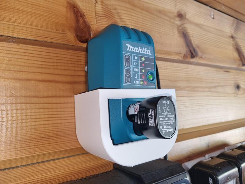 Makita DC10WA Wall mount