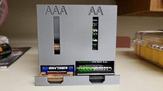 Battery Dispenser With Lid