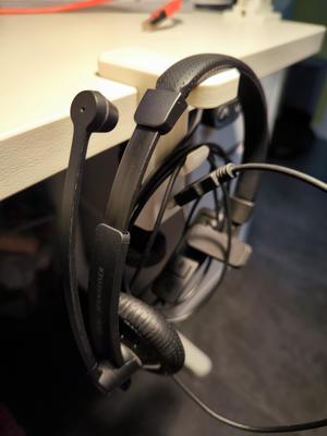 Kopfhörerhalter / Headphone Holder