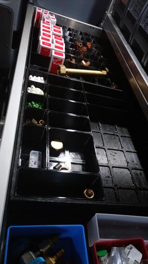 Drawer storage system with grid