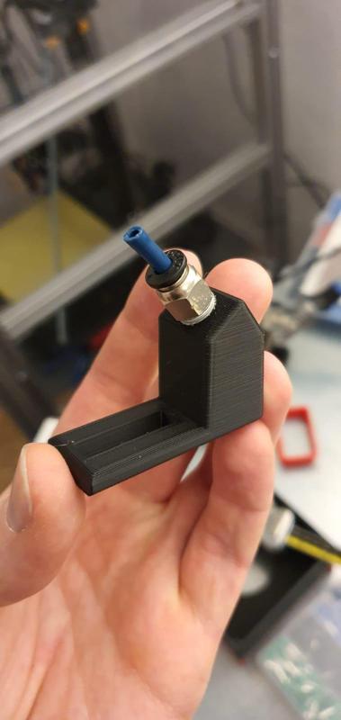 Filamentguide for server housing