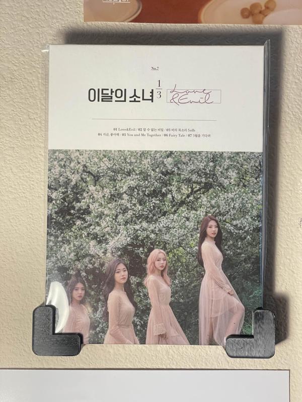 Album holder for Loona Albums