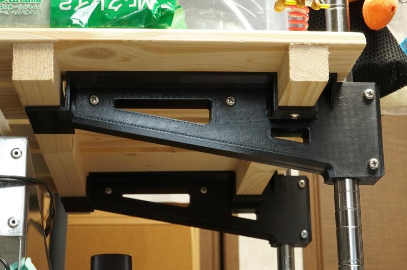 Shelf support for a metal shelving system