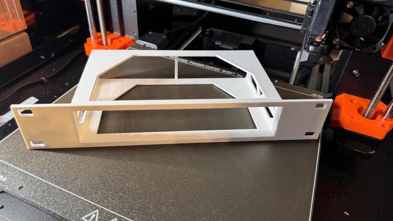 UniFi switch Lite 8 port 10" 1U rack mount