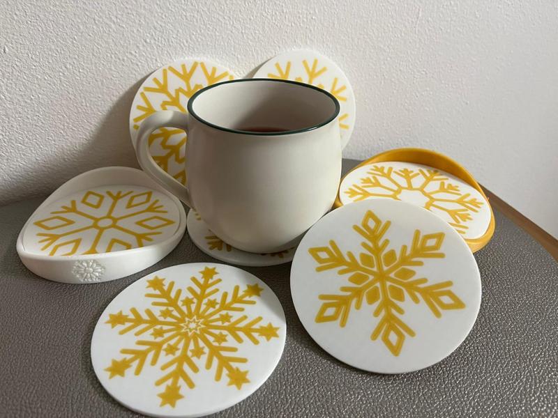 Christmas Coasters with Snowflakes in White-Gold