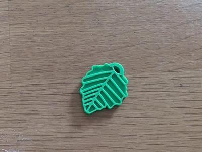 Poplar leaf keychain