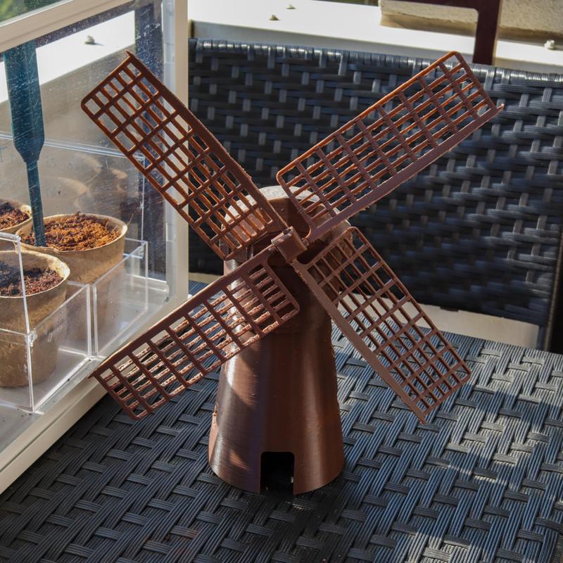 Windmill with rotating gear