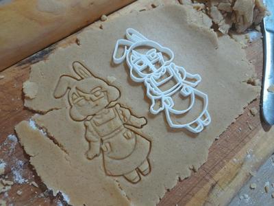 Mom AtCookieBox cookie cutter.