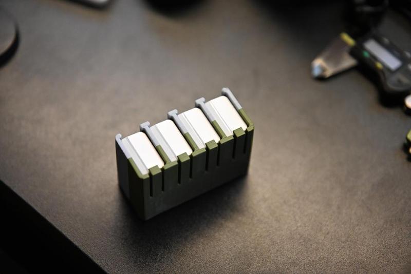 Nikon EN-EL25 4 cell battery holder