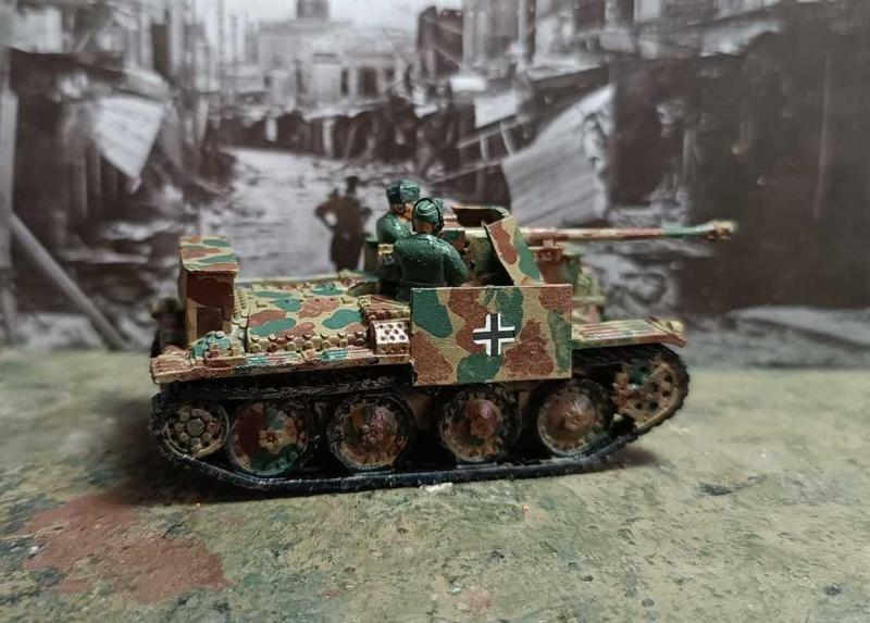 JAGDPANZER 38(t) improvised.