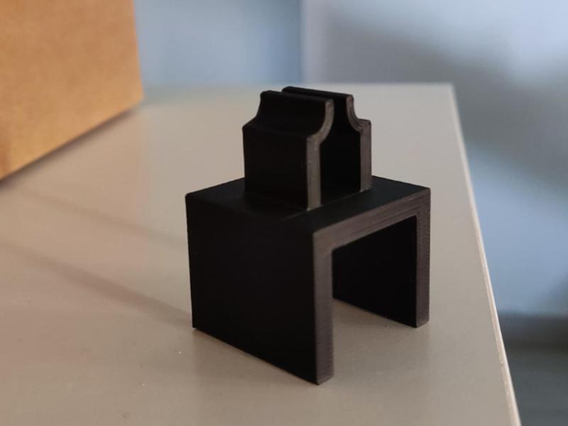 Universal Cable Clip (no screws!)