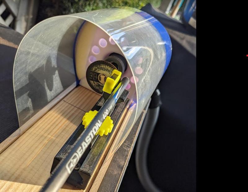 Arrow cutter with suction // Pfeilschneidegerät mit Absaugung