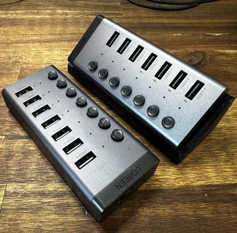 UGREEN USB Hub 3.0 Powered, 7 Ports USB Splitter 40 degree mount