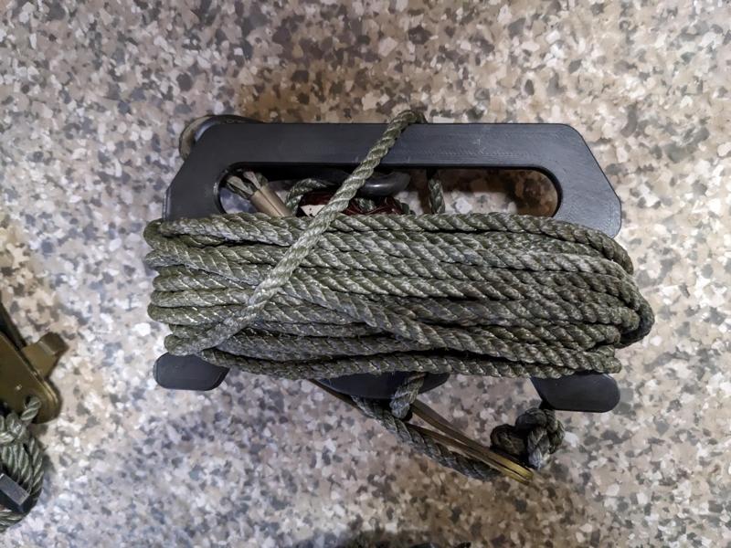 Cord/rope winder and tensioner