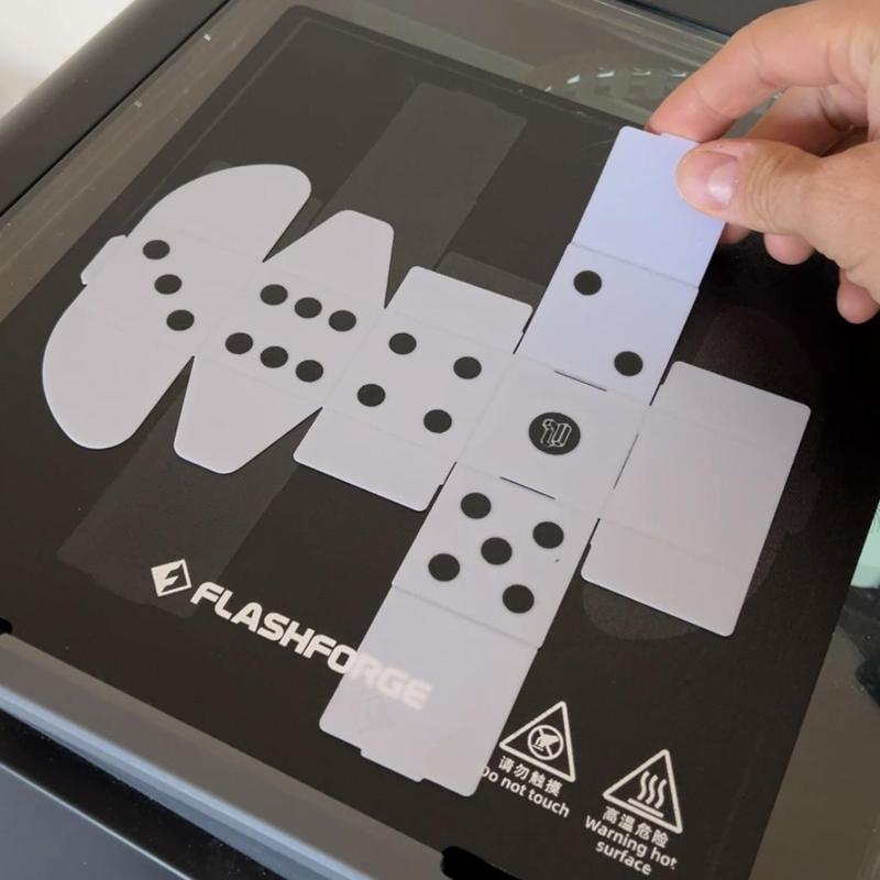 Flat folding die (dice)