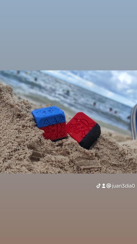 "BONEPIECE SAYS" DICE ONE PIECE THE PIRATE'S FLAG