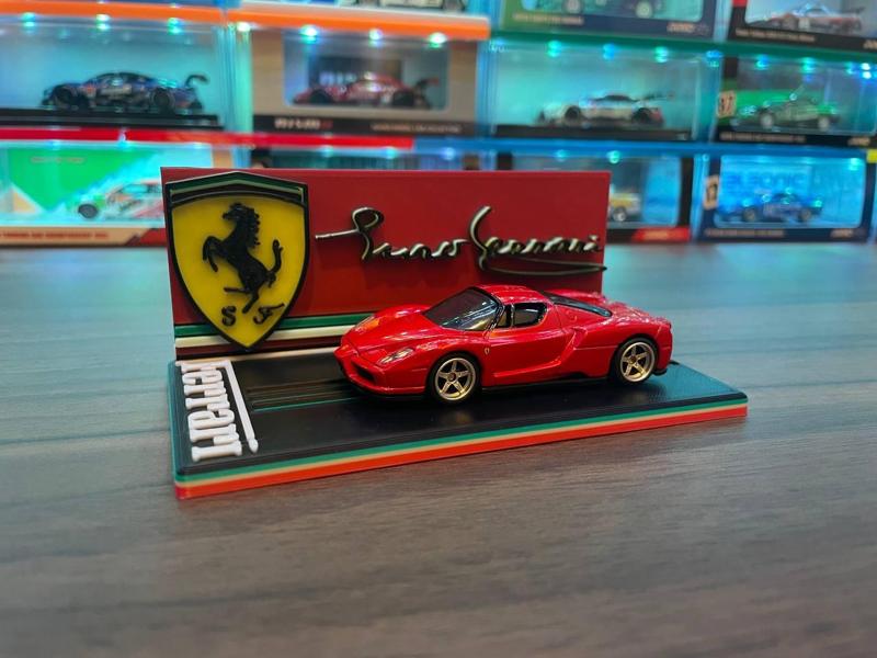 Tomica Ferrari Enzo Display Base