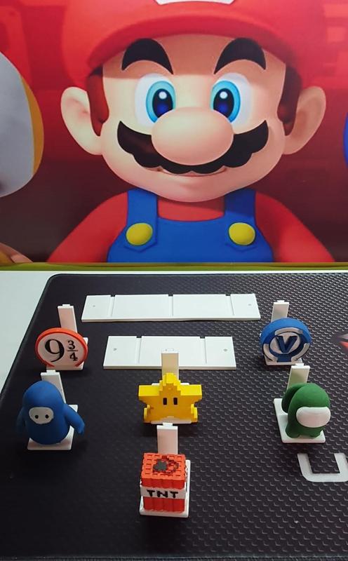 Perchero de figuras de videojuegos intercambiables