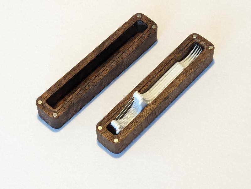 Travel box for floss sticks, enclosure, made to be held closed by magnets