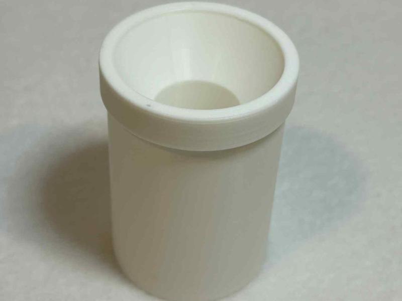 Small bee trap for outdoor use
