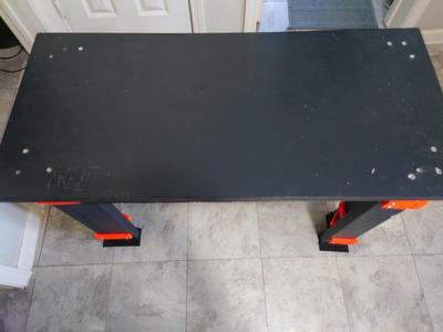 Brackets and feet for table using 2x4s