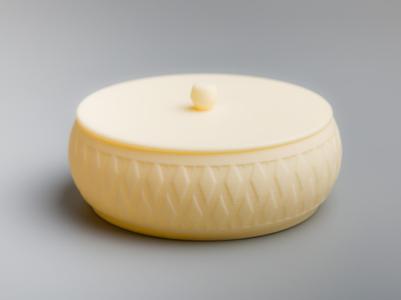 Stackable tray with lid.