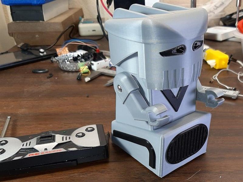 Single Motor Steerable Robot Toy