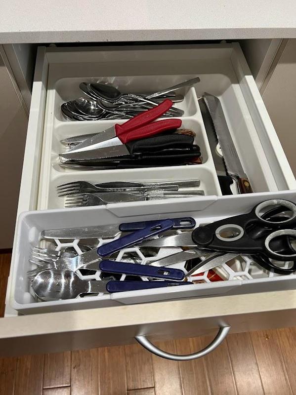 Sliding drawer shelf