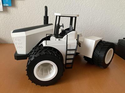 Tractor Big Bud 700 built 2023-2024, scale 1:16
