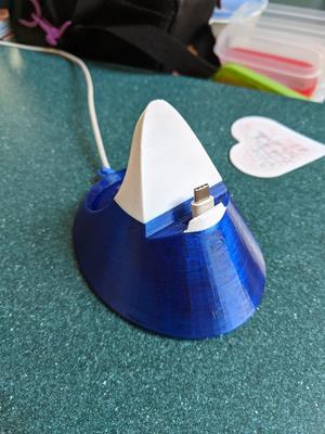 The wave - Whitecap shaped charging stand