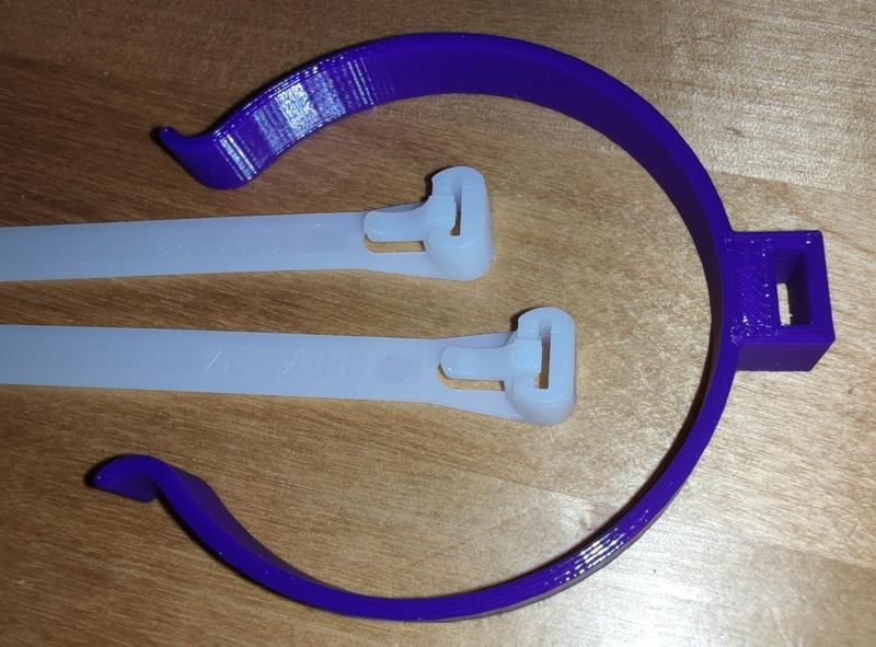 Hydroponic - Rohrhalterung mit wiederverwertbaren Kabelbindern / Pipe holder with recyclable cable ties