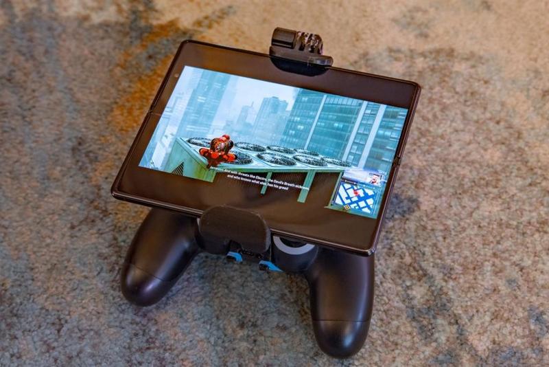 Dualshock 4 mount for Galaxy Z Fold 2