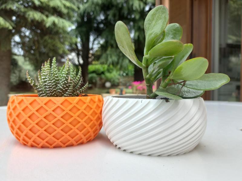 Spiral vase planter pot