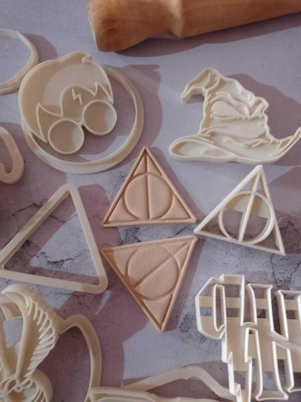 HARRY POTTER " THE DEATHLY HALLOWS" COOKIE//CLAY CUTTER