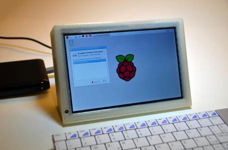 7" Multimedia desktop station with integrated USB hub (1920x1080 Touchscreen + Raspberry Pi B+/2)