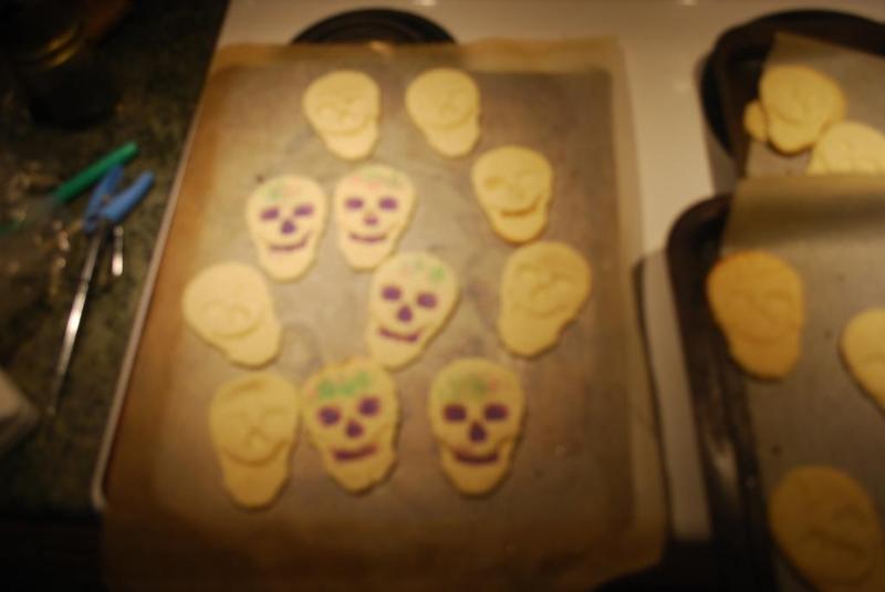 skull cookie cutter & press, 4" height