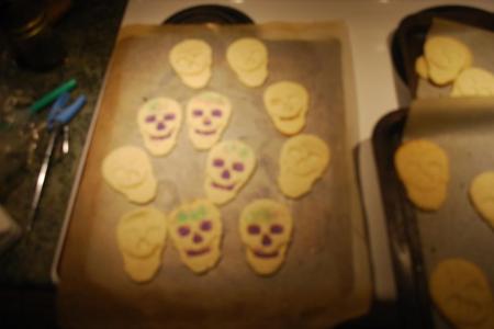 skull cookie cutter & press, 4" height