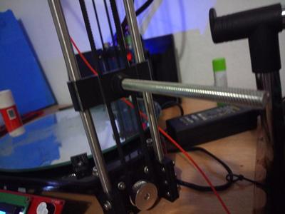 Parametric delta minimal spool holder using rod