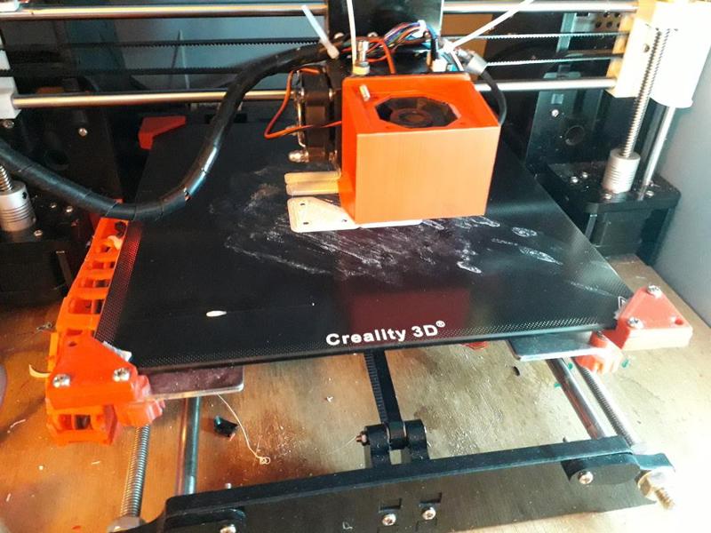 Removable Glass Bed Holder for the Anet A8 - Ender 3 Glass Plate