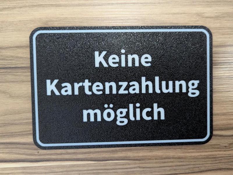 Schild mit dem Text „Keine Kartenzahlung möglich“   