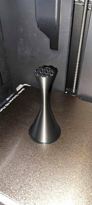 Minimalistic painting handle