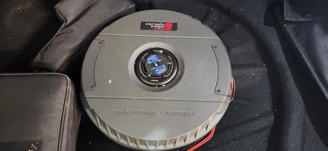 VW Golf Subwoofer Nut Cerwin Vega   