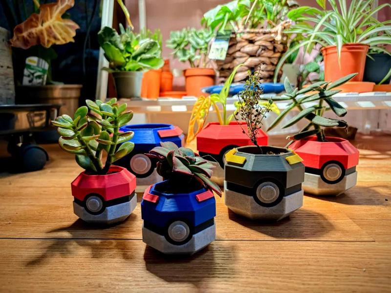 Lowpoly Pokeball Planter   